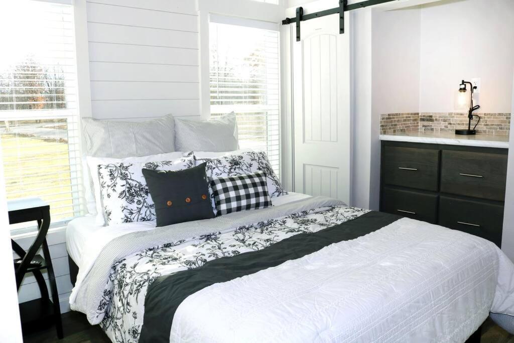 Twin Lakes Tiny Homes Of Okmulgee Exterior photo